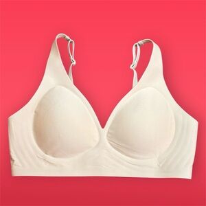 NWOT Cream Wireless Comfort Bra with Smooth Contour sz M